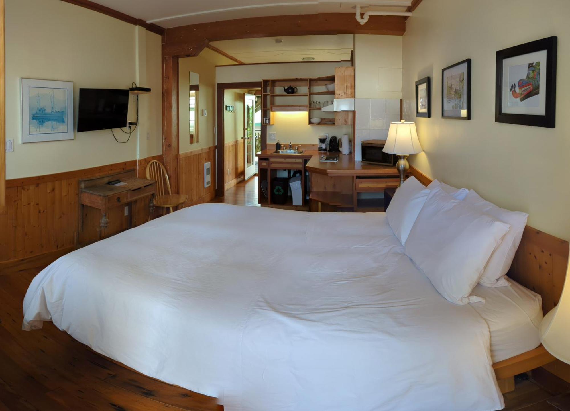 Seine Boat Inn Alert Bay Extérieur photo