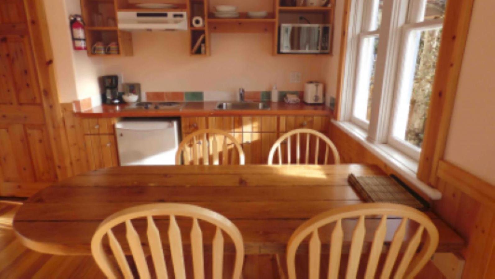 Seine Boat Inn Alert Bay Extérieur photo