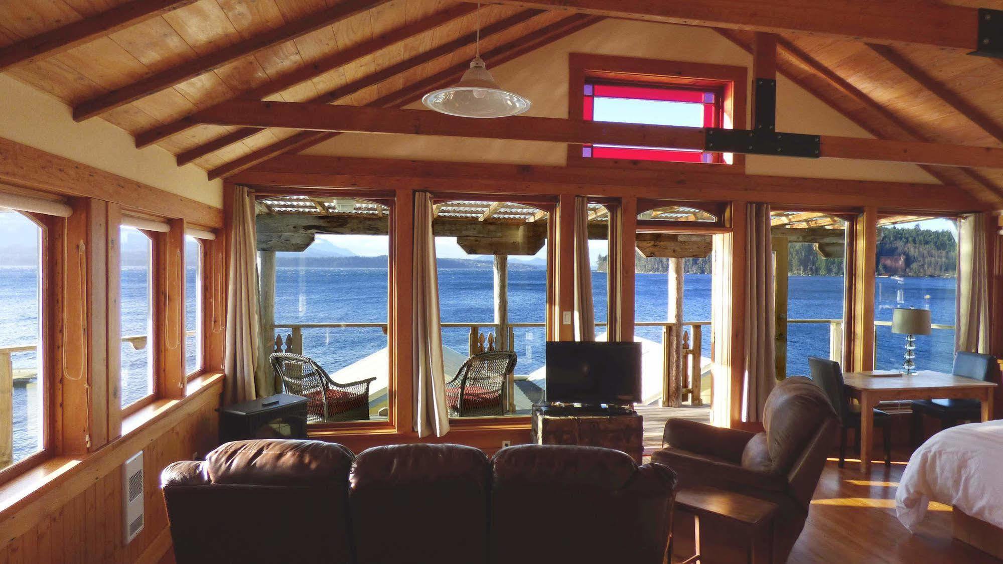 Seine Boat Inn Alert Bay Extérieur photo